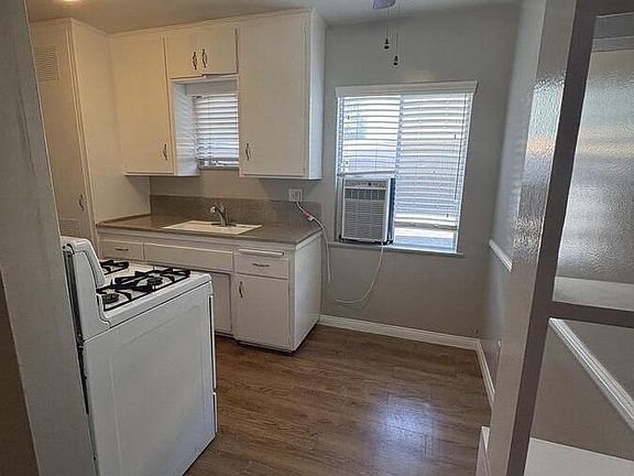 4th image of 335 S Los Robles Ave APT E