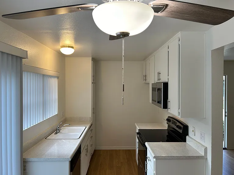 237 Streamwood — Photo 3
