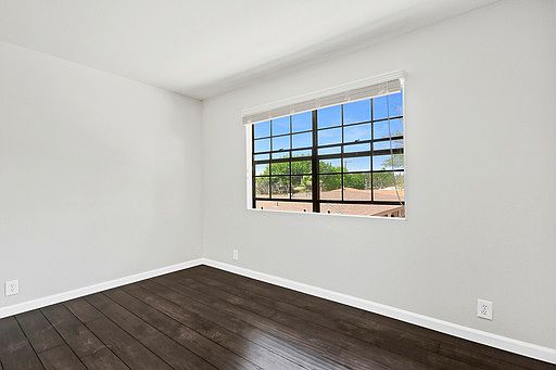 5th image of 2052 Pomona Ave #B