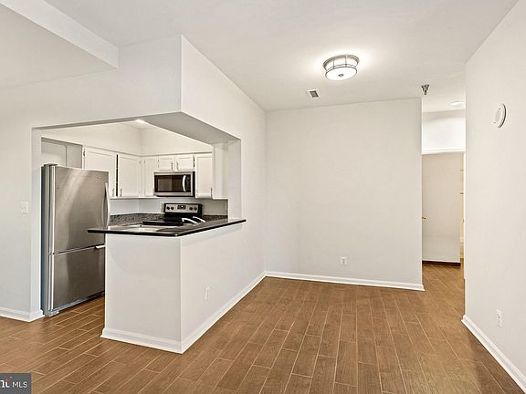 5th image of 2400 Clarendon Blvd Ph 1