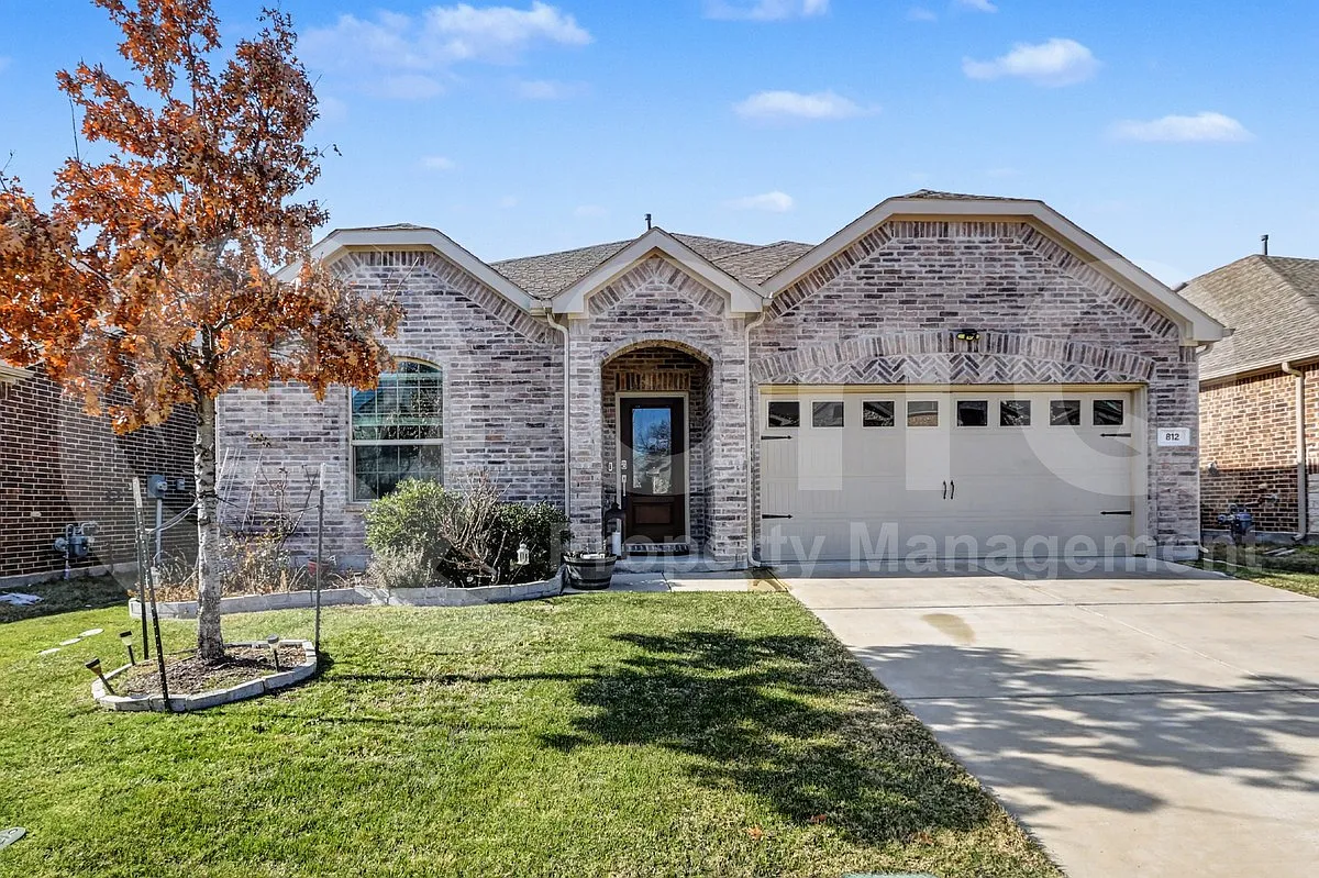 4 bed, 2.0 bath, 1870 sqft, $2,650 — Photo 1