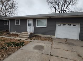 2124 Circle Dr, Grand Island, NE 68801