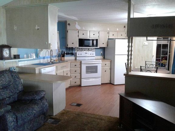 3rd image of 49 Green Meadow Dr