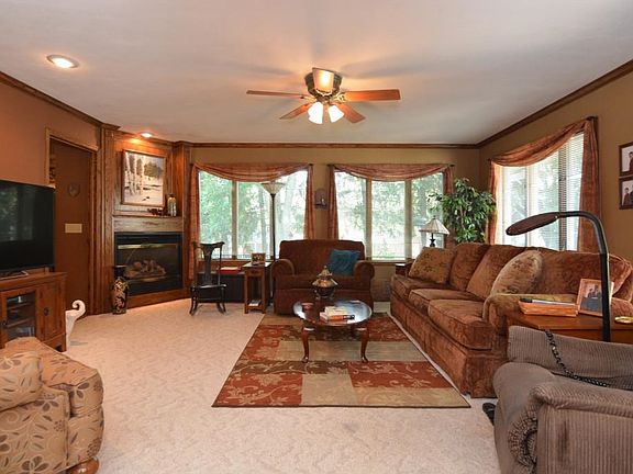 2nd image of 443 Meadow Ln