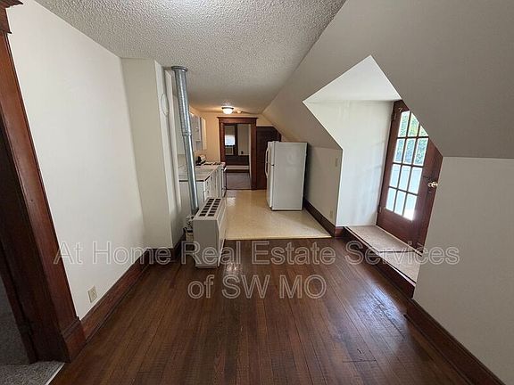 4th image of 839 S Broadway Ave APT C