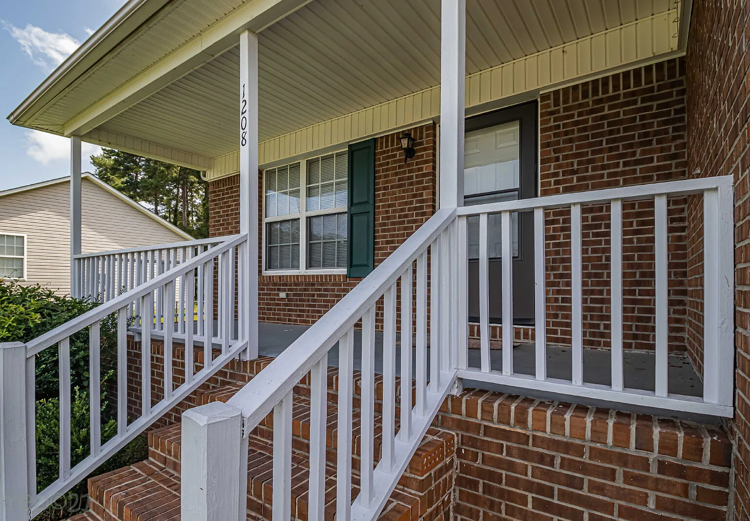 3 bed, 2.0 bath, 1227 sqft, $1,350 — Photo 3
