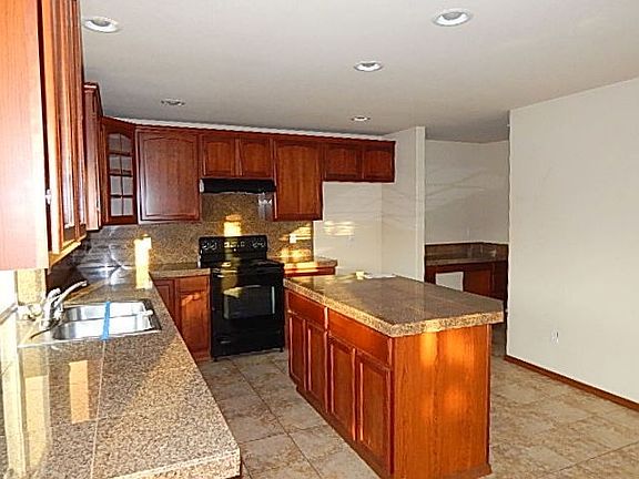 4th image of 211 Johns St NE