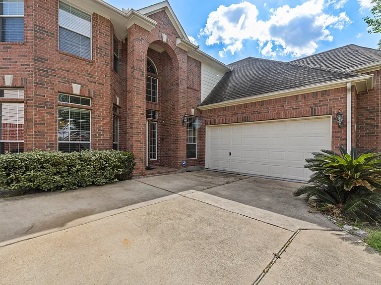 1111 Blue Leaf Dr — Photo 2
