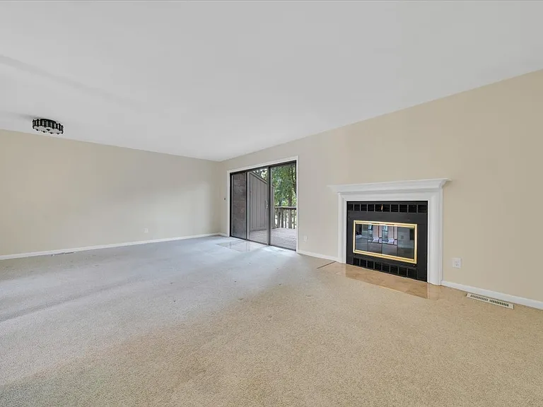 3420 Londonderry Ct — Photo 4
