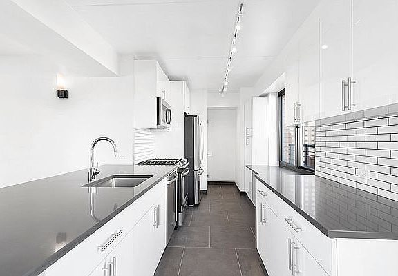 3rd image of 200 E 87th St APT 19F