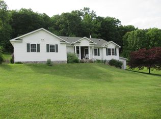 128 Oak Leaf Dr, Caldwell, WV 24925