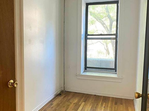 3rd image of 224 W 104th St APT 4