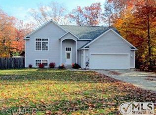6844 Anita Ct, Fruitport, MI 49415