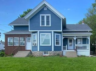 1862 Oregon St #A, Oshkosh, WI 54902