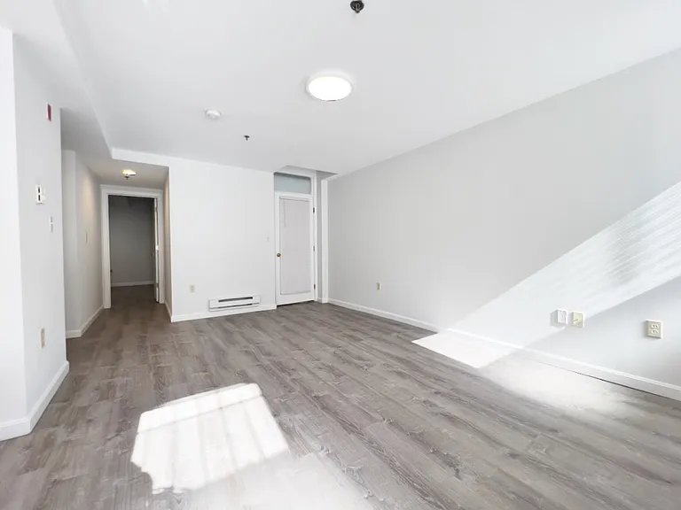 32 Queensberry St #5 — Photo 9