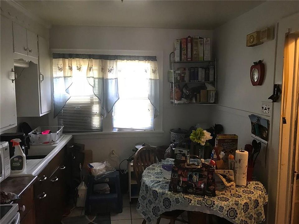 2nd image of 373 Avery St