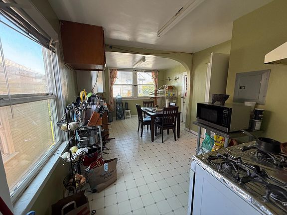 5th image of 3227 Chestnut St