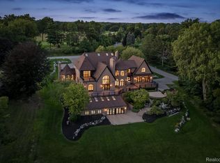 5305 Elmgate Bay Dr, Orchard Lake, MI 48324