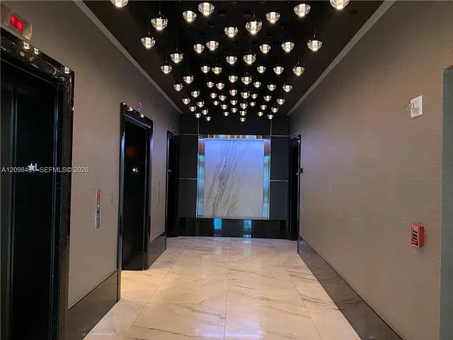 951 Brickell Ave #805
