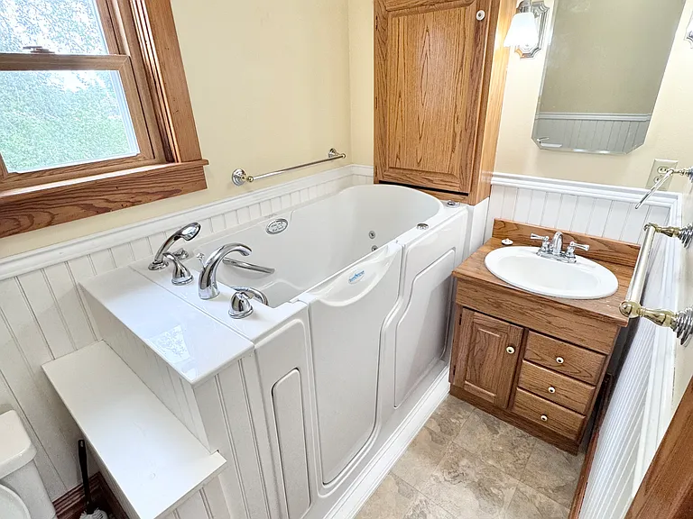 1016 Pleasant St — Photo 12