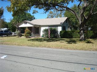 802 E Pine St, Seguin, TX 78155