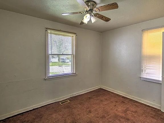 5th image of 867 S Belmont Ave