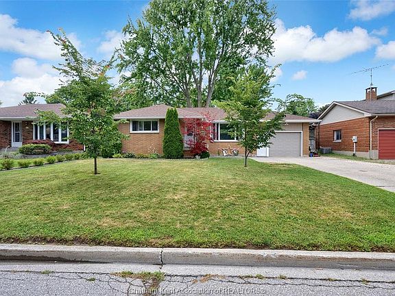 2nd image of 141 Lancefield Pl