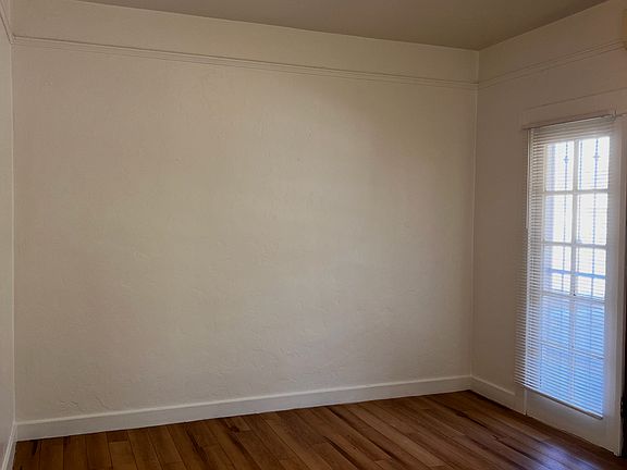 4th image of 806 E 6th St