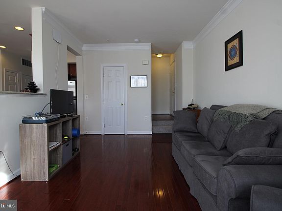 4th image of 13654 Salk St #142