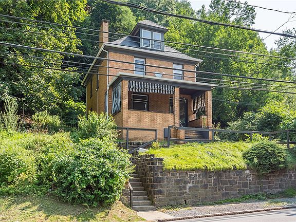 3rd image of 464 Beaver St