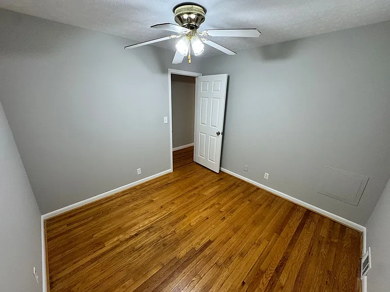 8016 Broadfern Dr — Photo 30