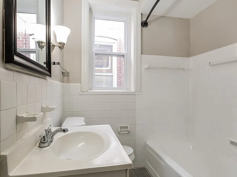 596178_028_bathroom_13579515.jpg