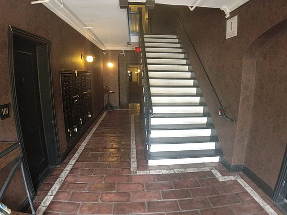 3rd image of 412 1/2 S Lake St #305