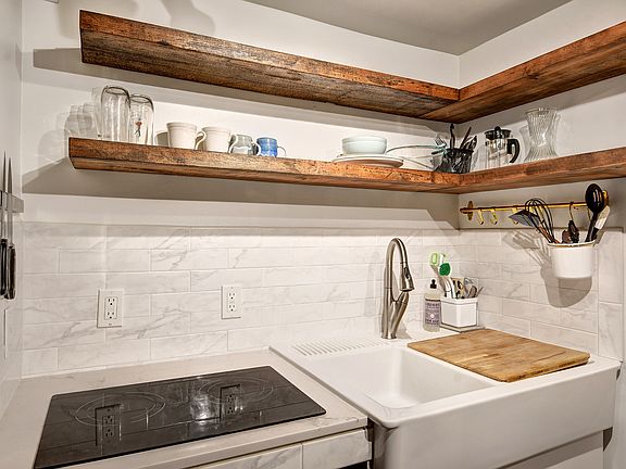 4th image of 632 13th Ave E #14