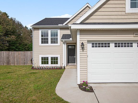 4th image of 59510 Ravenna Dr