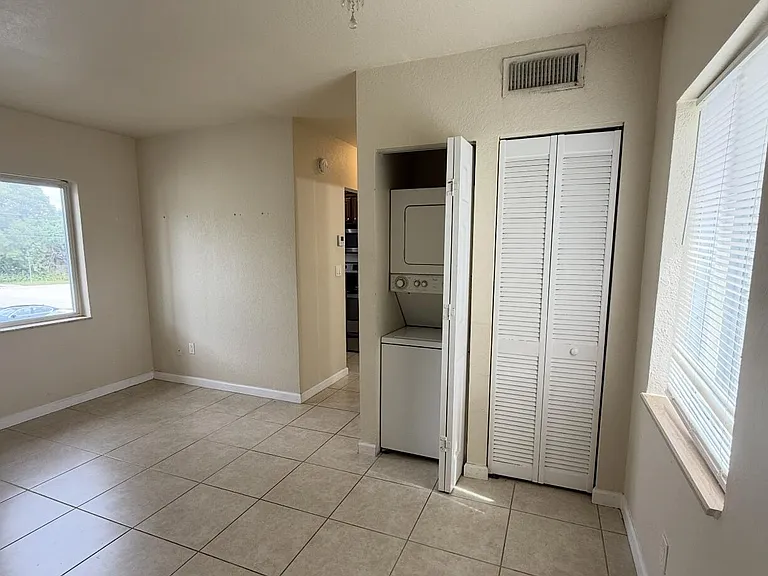 578 NE 20th St #10-E — Photo 5