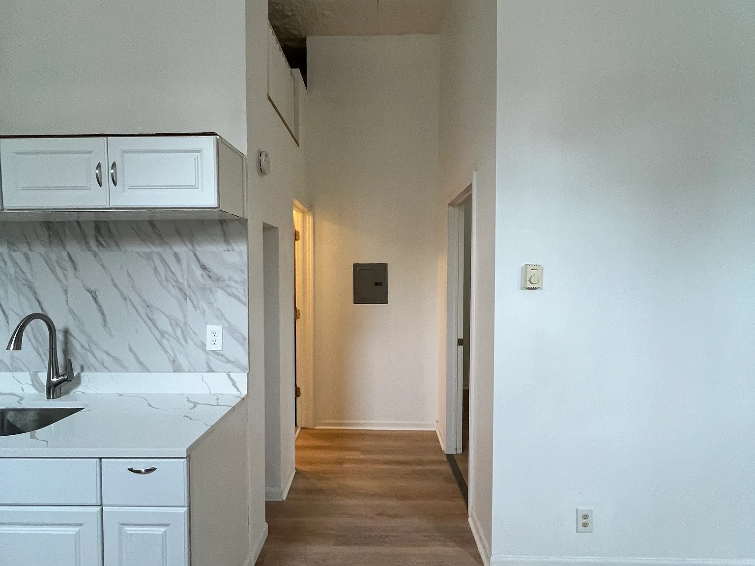 2 bed, 1000 sqft, $1,825 — Photo 3