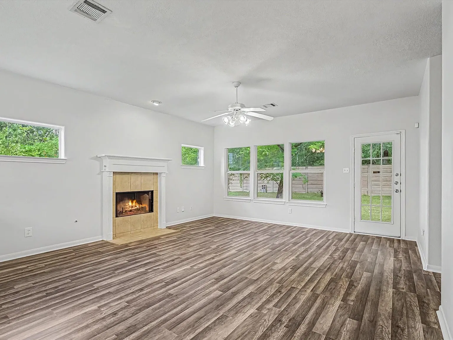 3 bed, 2.0 bath, 1515 sqft, $1,950 — Photo 4