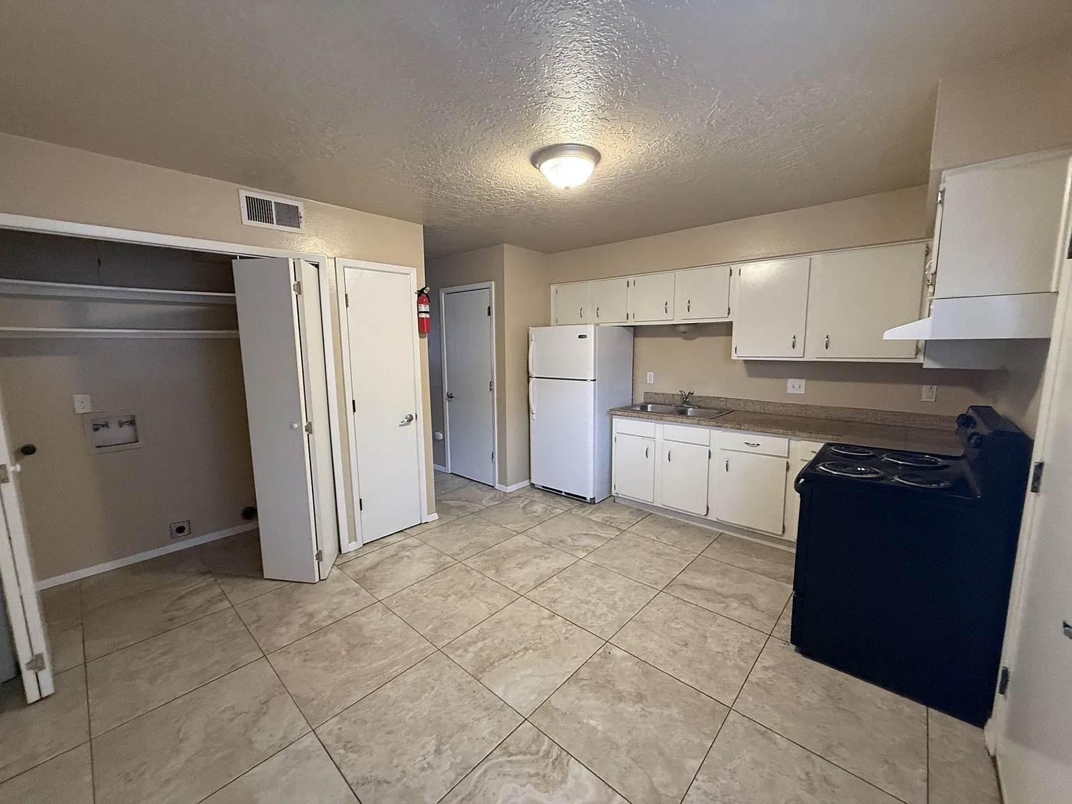 Updated 2 Bedroom Apartments in Uptown / NE Heights — Photo 4