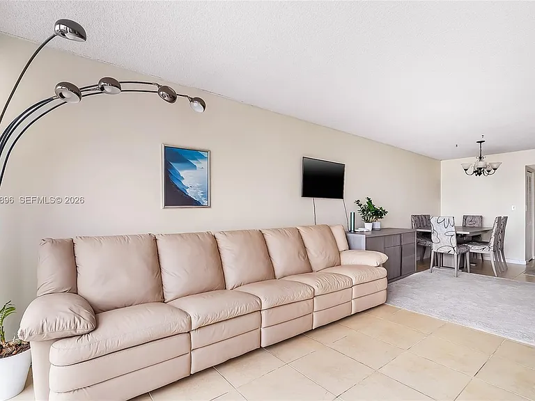 800 Parkview Dr #901 — Photo 9