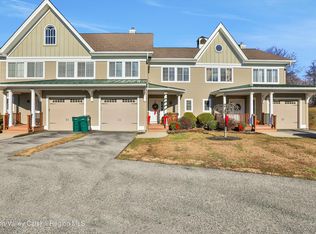 3 Pond Ridge Rd, Milton, NY 12547