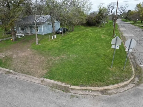 520 N 3rd St, Corsicana, TX 75110