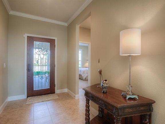 3rd image of 526 Larkspur Ln