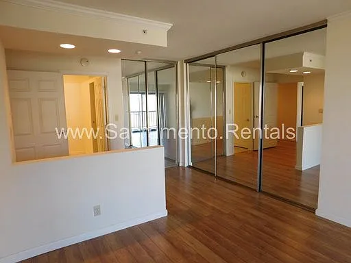 Spacious Updated 2bd/2ba Downtown Condo - Great Location! — Photo 3