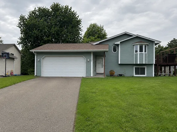 7227 Peterson Trl, Centerville, MN 55038