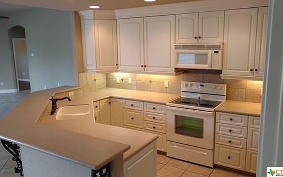 2nd image of 914 Darion St