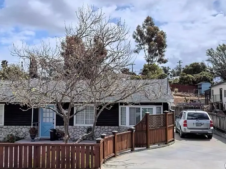 4875 Harbinson Ave — Photo 1
