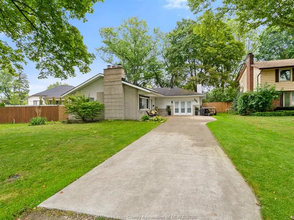 112 Clovelly Rd, Tecumseh, ON N8N 1G1