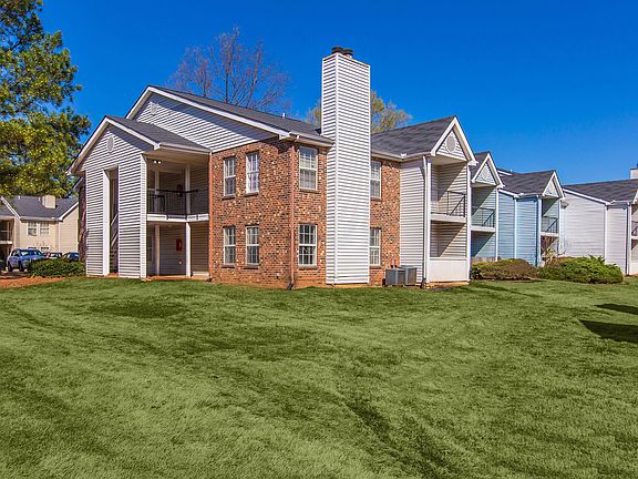 CHARMING COMMUNITY IN MEMPHIS, TENNESSEE