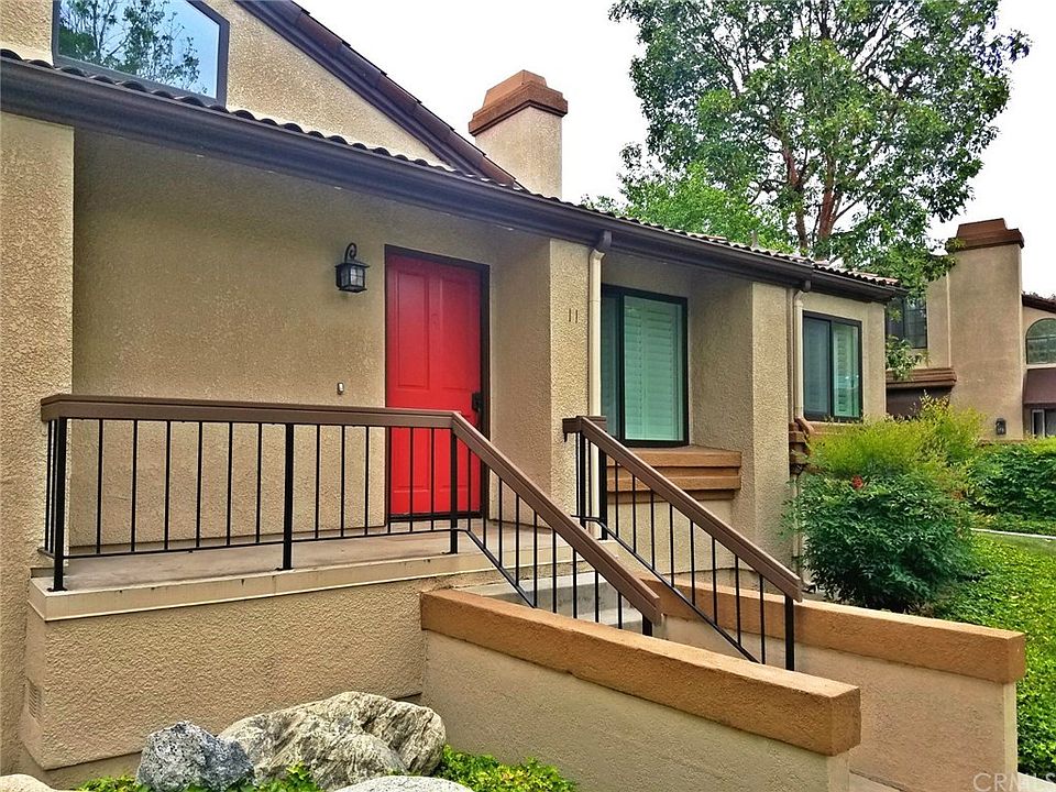2nd image of 11 Wilderness Pl